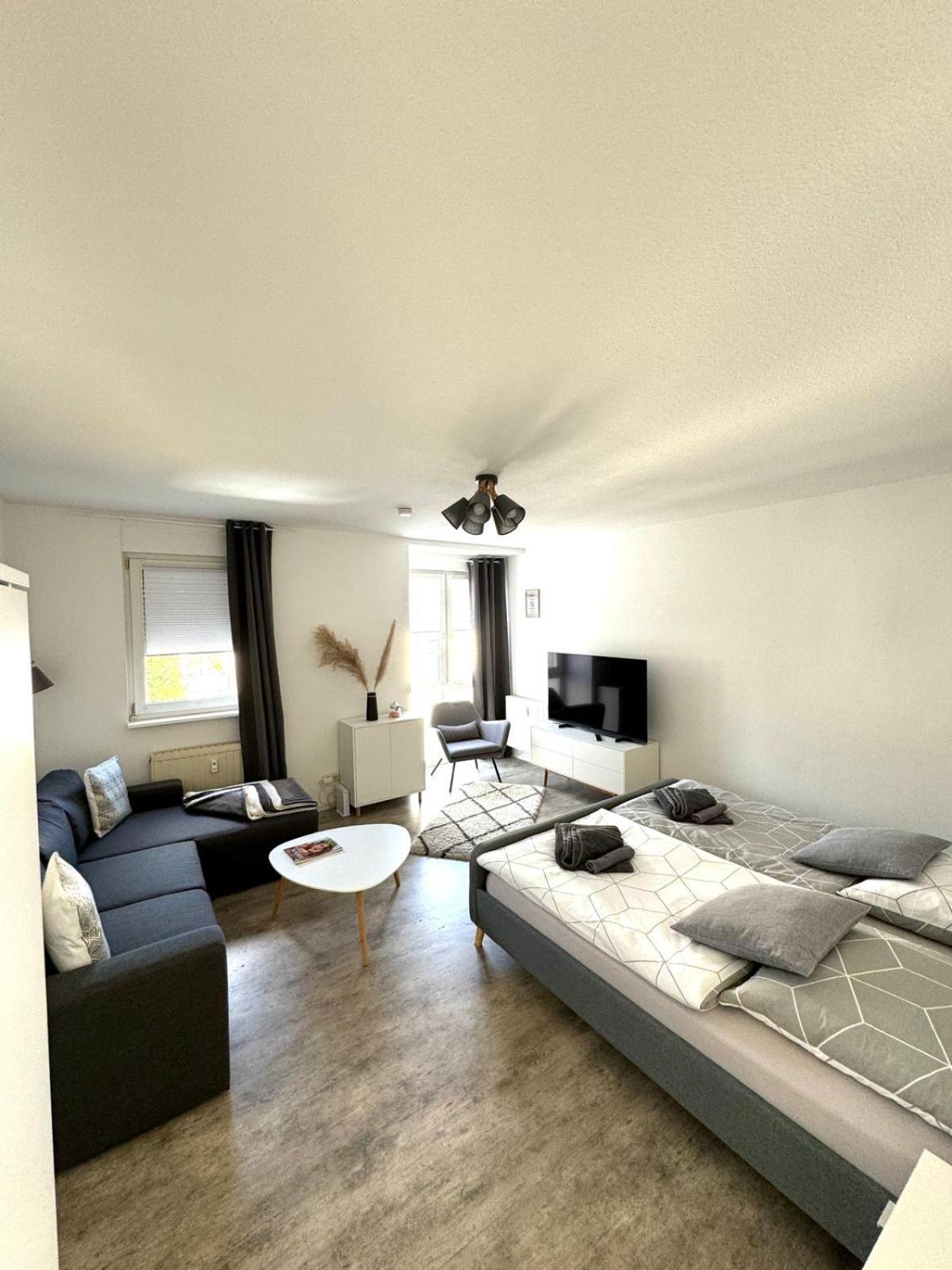 Stilvolle Ferienwohnung Mit Stellplatz Wlan Free Netflix Naehe Bahnhof Zwickau Eksteriør bilde